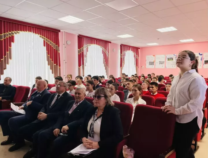 “Фидакарь хезмәт һәм хәрби батырлык белән Ватанны данлыйбыз” дигән парламент дәресе узды