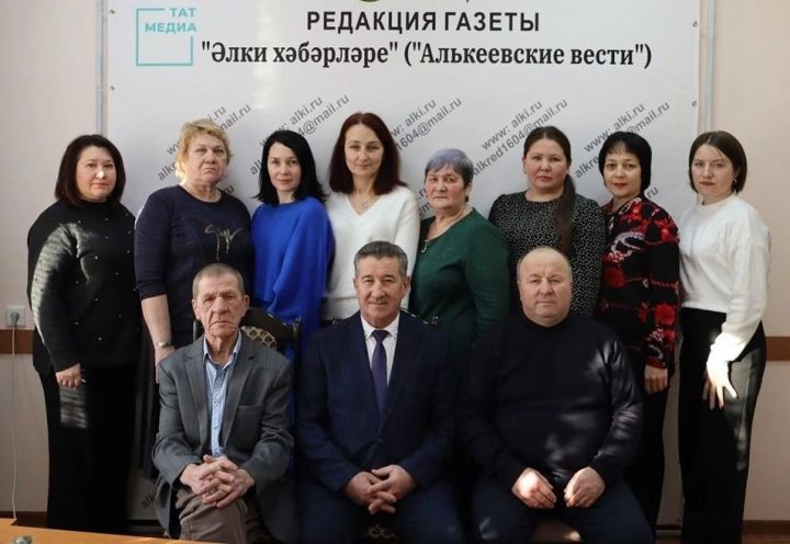 “Әлки хәбәрләре” газетасының баш мөхәррире хезмәттәшләрен Матбугат көне белән котлый.