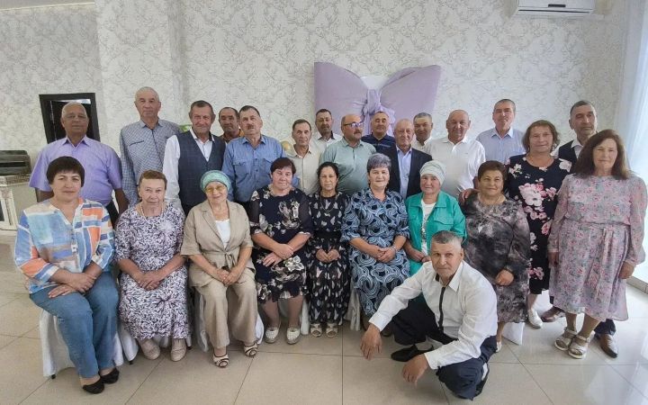 Сыйныфташлар 50 ел үткәч янә очраштылар