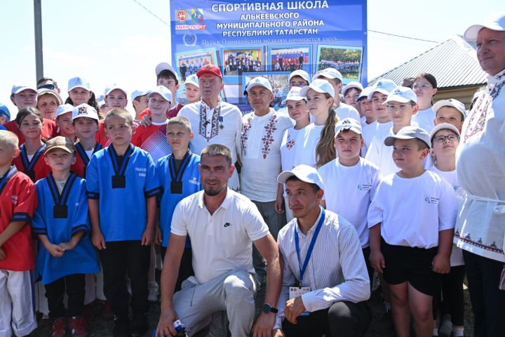 Татарстан Рәисе Әлкинең яшь спортчыларын сәламләде