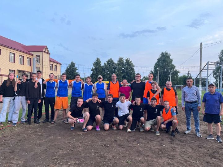 Турнир по волейболу в Старых Матаках объединил молодёжь и участников СВО