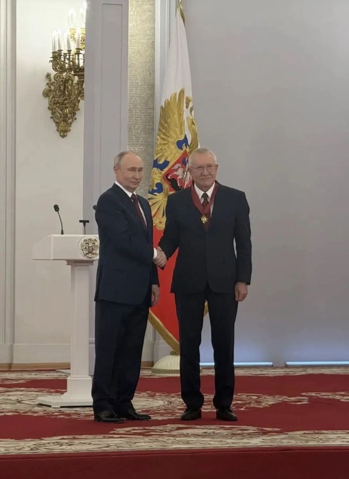 Депутату Государственной Думы, председателю комитета по контролю Олегу Морозову  вручена государственная награда