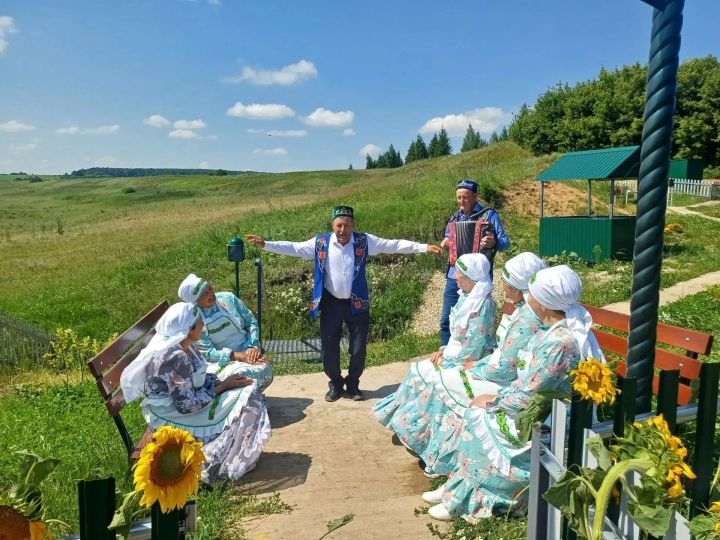 Карамалы һәм Иске Камка авылы мәдәният йорты хезмәткәрләре фольклор кичәсе уздырдылар