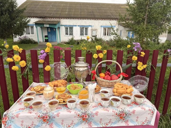 Праздник Медовый Спас отметили в Верхне-Качеевском сельском клубе