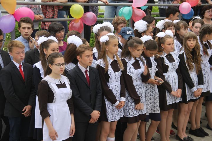 Александр Никошин әлкилеләрне Белем көне белән котлый