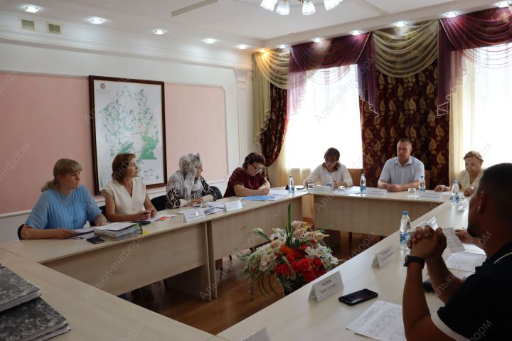 Уполномоченный по правам ребёнка в РТ и члены комиссии проверили детские учреждения Алькеевского района
