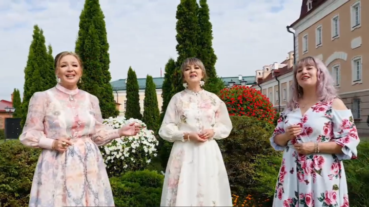 Трио «Сөмбелә» выпустило клип на песню «Балаларым»