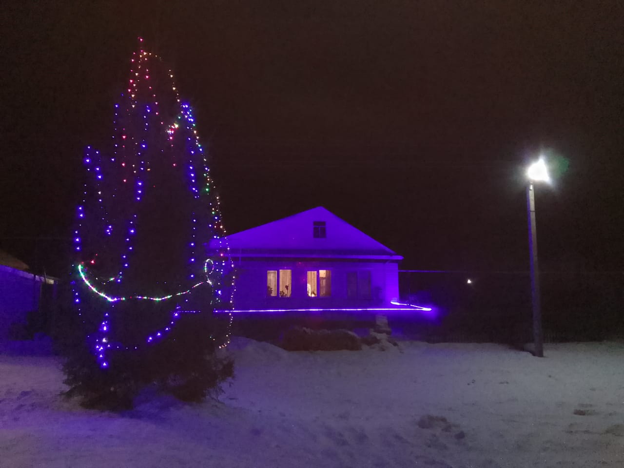 В селе Нижнее Алькеево Алькеевского района много домов, украшенных к Новому  году