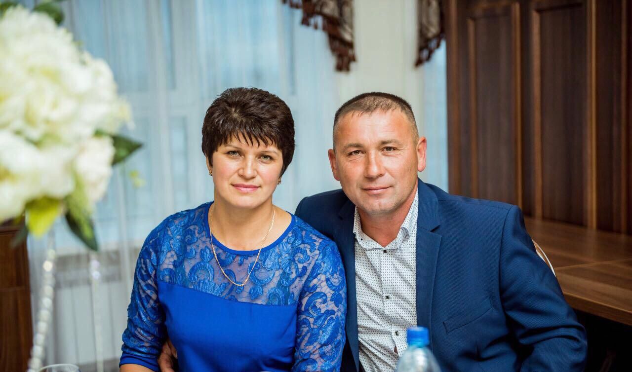 От всей души поздравляем с серебряной свадьбой дорогих родителей Илгизара Наильевича и Гульназ Наильевну Фаттаховых, проживающих в селе Каргополь.