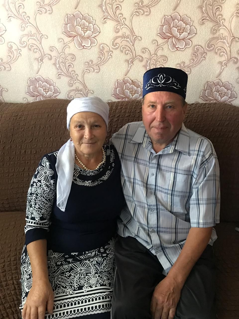 Наши любимые папа Фаргат Джавдатович и мама Гульсум Мавлетзяновна Низамовы отмечают свои праздники жизни