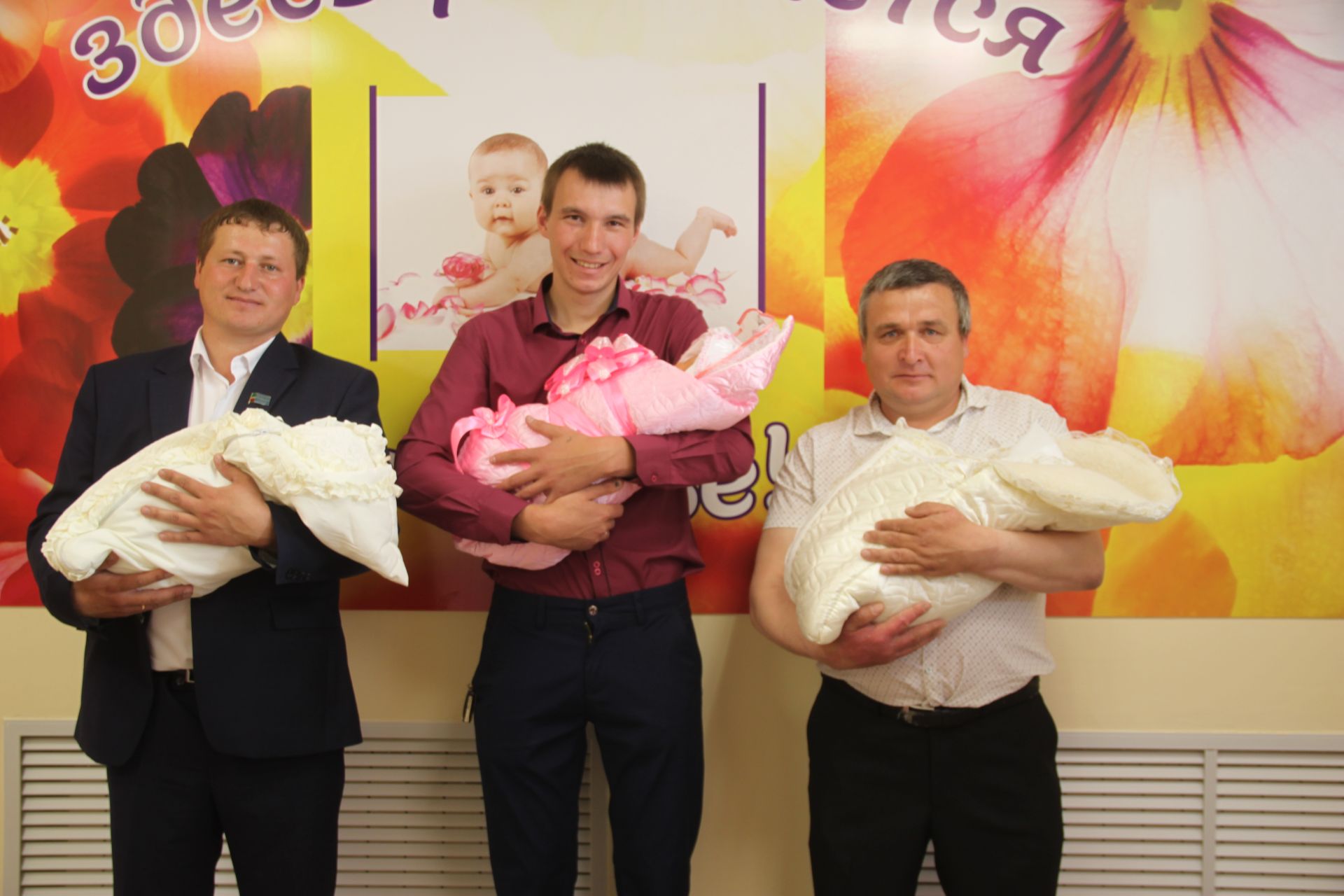 Из родильного отделения Алькеевской районной больницы в преддверие Международного дня семьи выписали сразу трех новорожденных