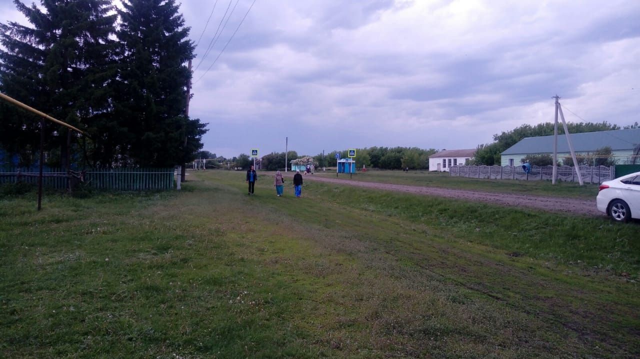 В деревне Татарское Муллино четыре фермера провели ифтар, куда пригласили всех сельчан. ФОТО