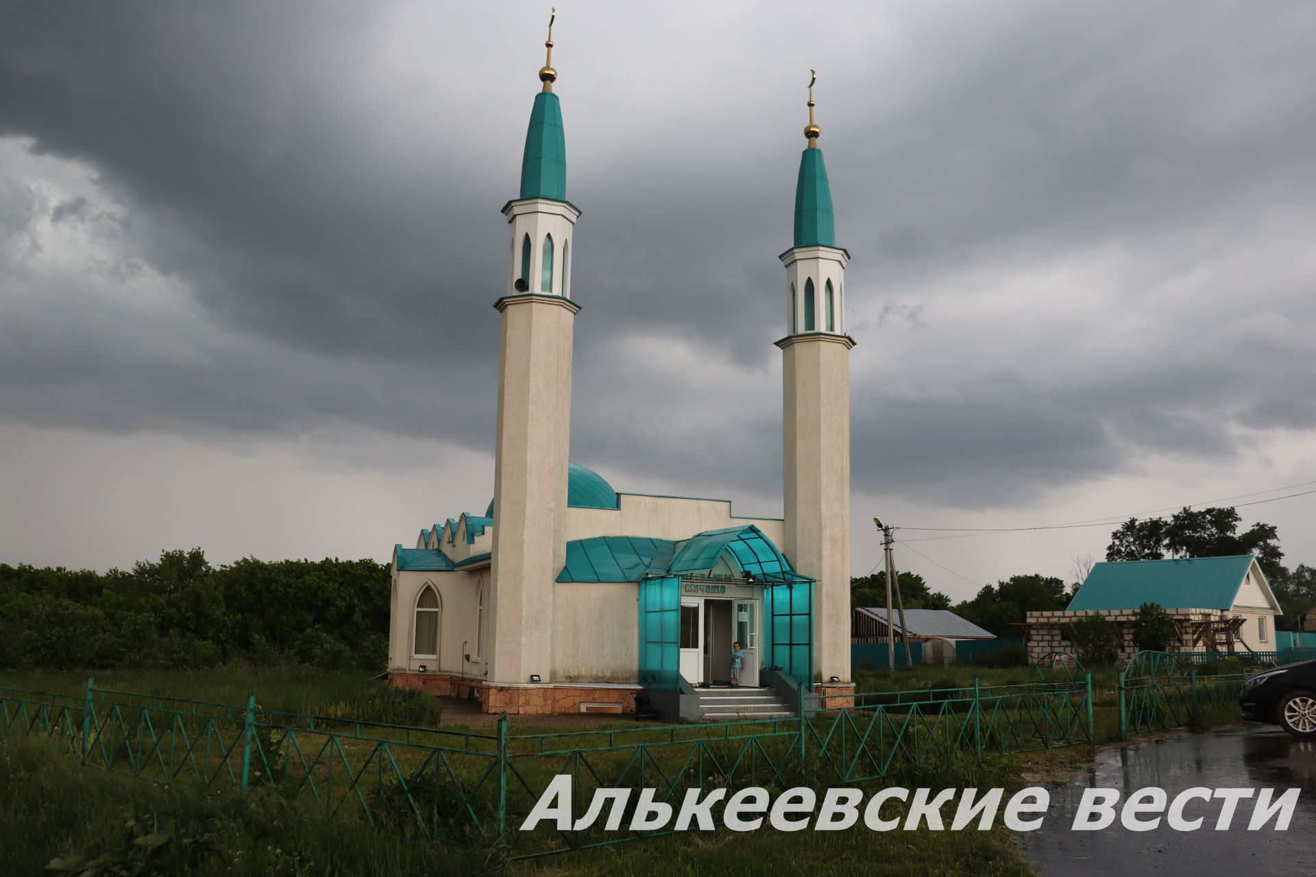 Алькеевский район: хаджи Назгат Магрифатуллин провел благотворительный ужин в мечети деревни Среднее Алькеево