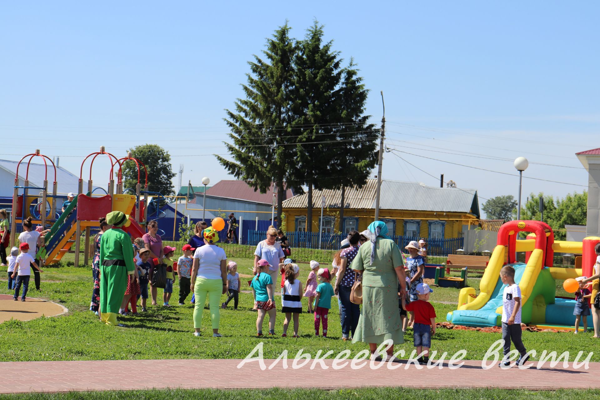 В Алькеевском районе Международный день защиты детей собрал малышей в Центральном парке