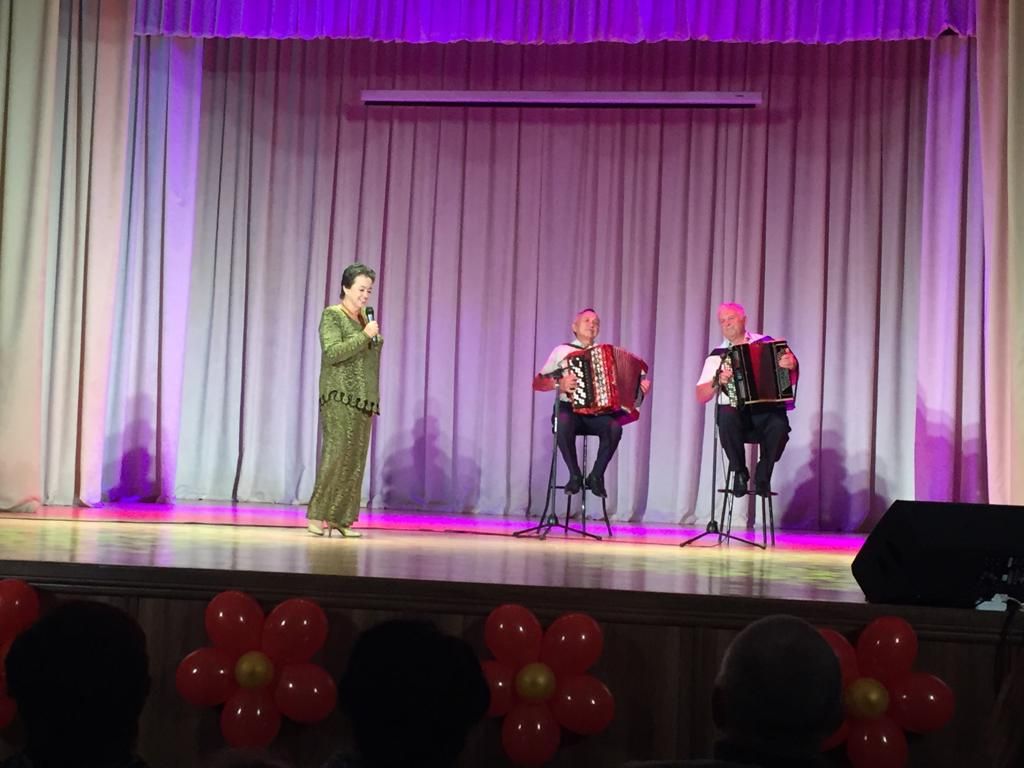 В Алькеевском районе артисты филармонии показали большой концерт и призвали алькеевцев принять активное участие в выборах