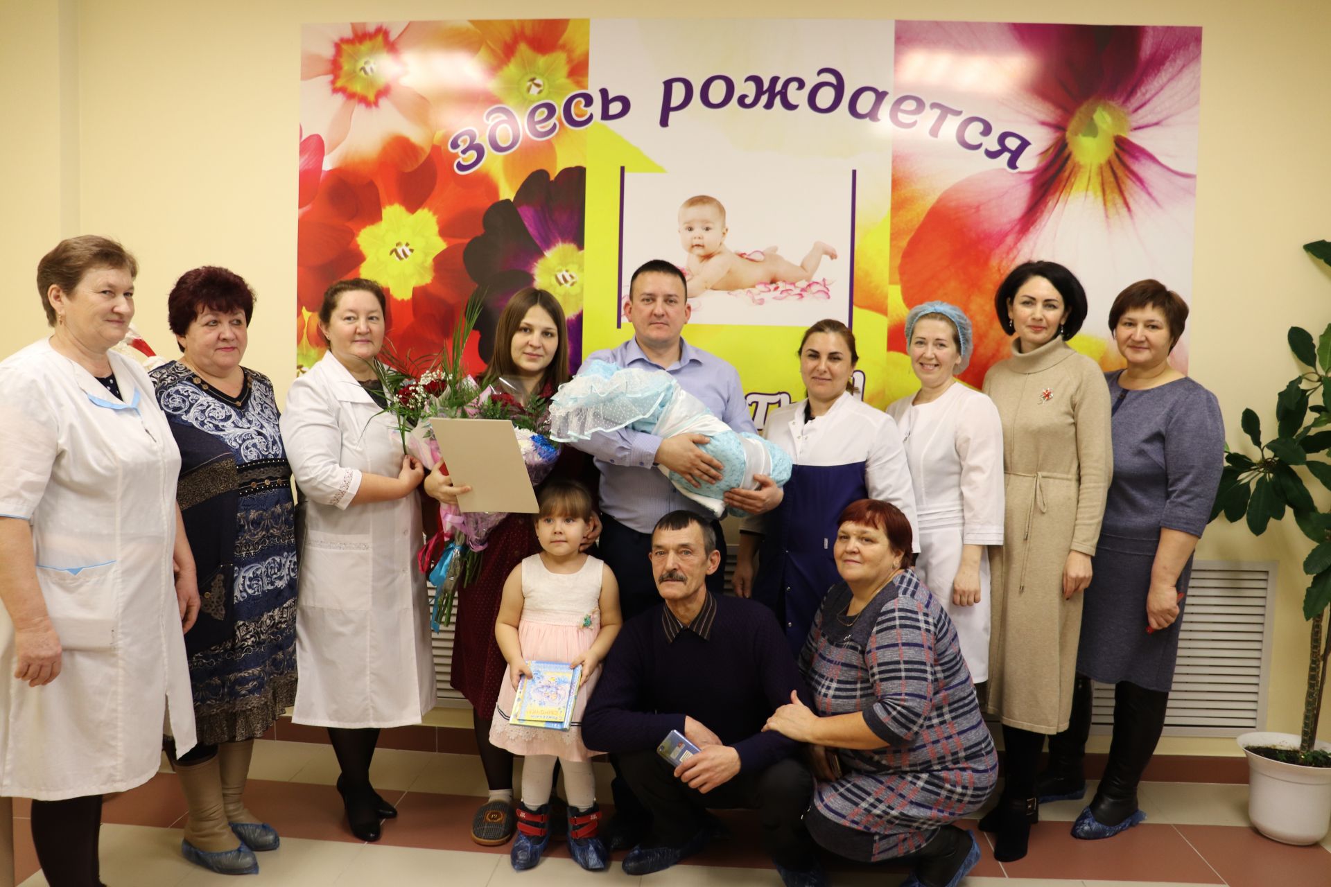 Алькеевский район: Из родильного отделения больницы выписали первого новорожденного жителя района
