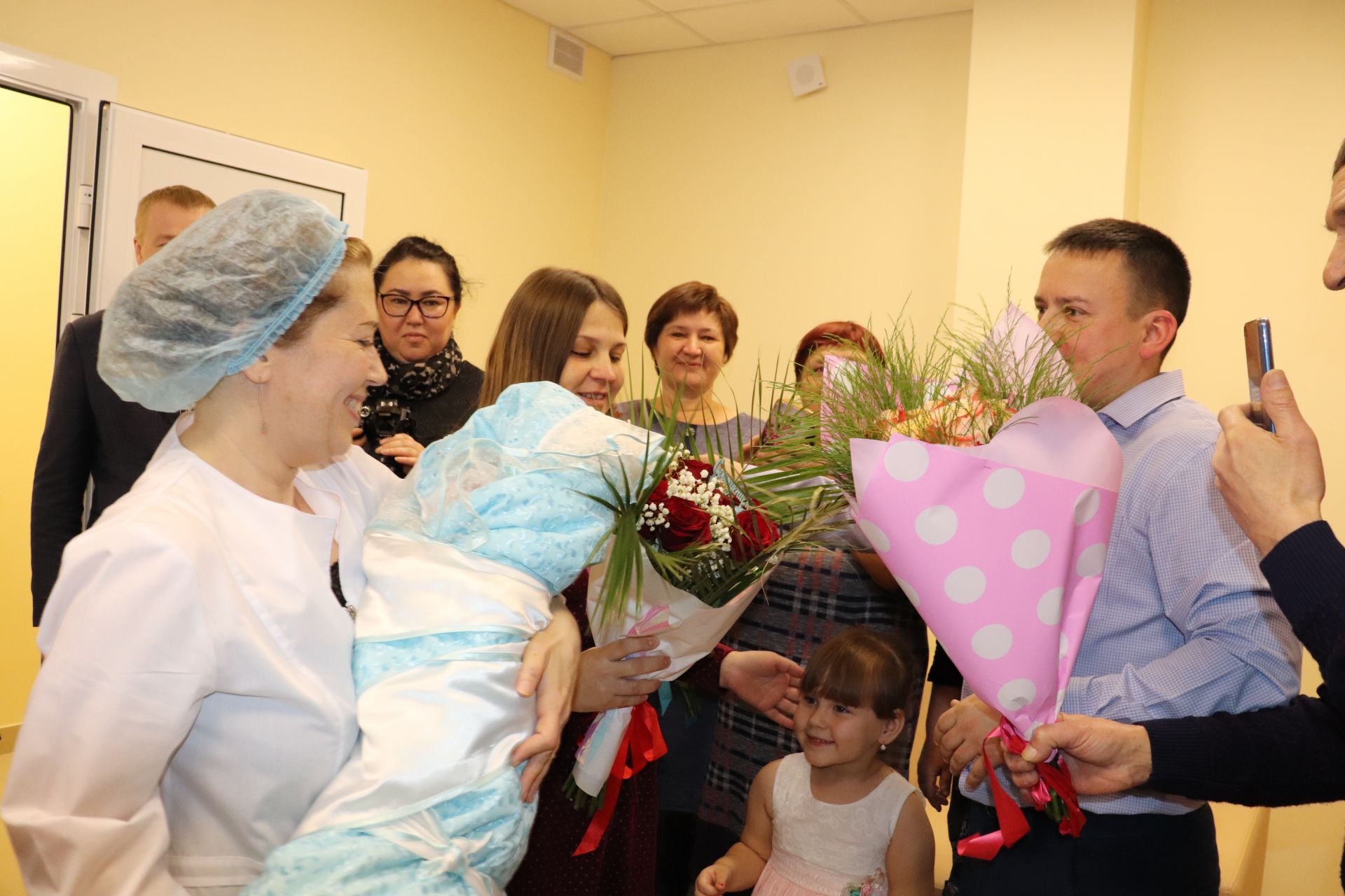 Алькеевский район: Из родильного отделения больницы выписали первого новорожденного жителя района