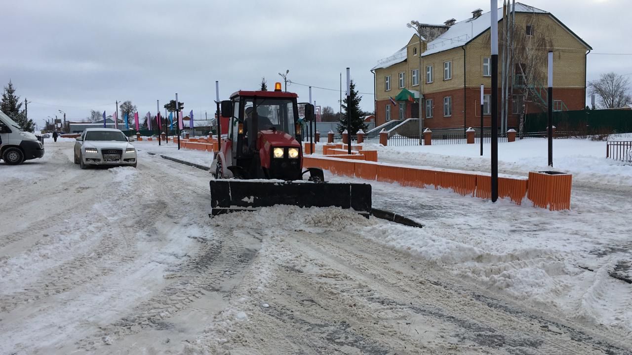 Алькеевский район: чистоту улиц в райцентре обеспечили 8 единиц техники