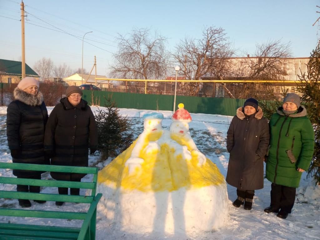 Алькеевский район: коллектив музея украсил парк «Труженикам тыла» снежными фигурами
