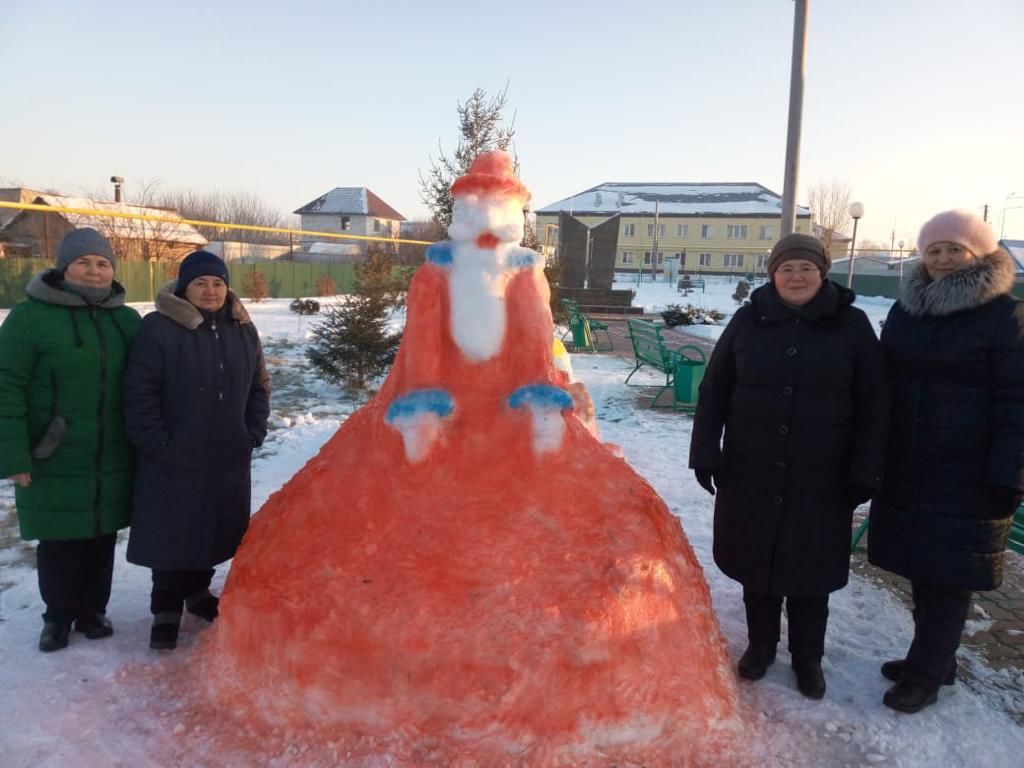 Алькеевский район: коллектив музея украсил парк «Труженикам тыла» снежными фигурами