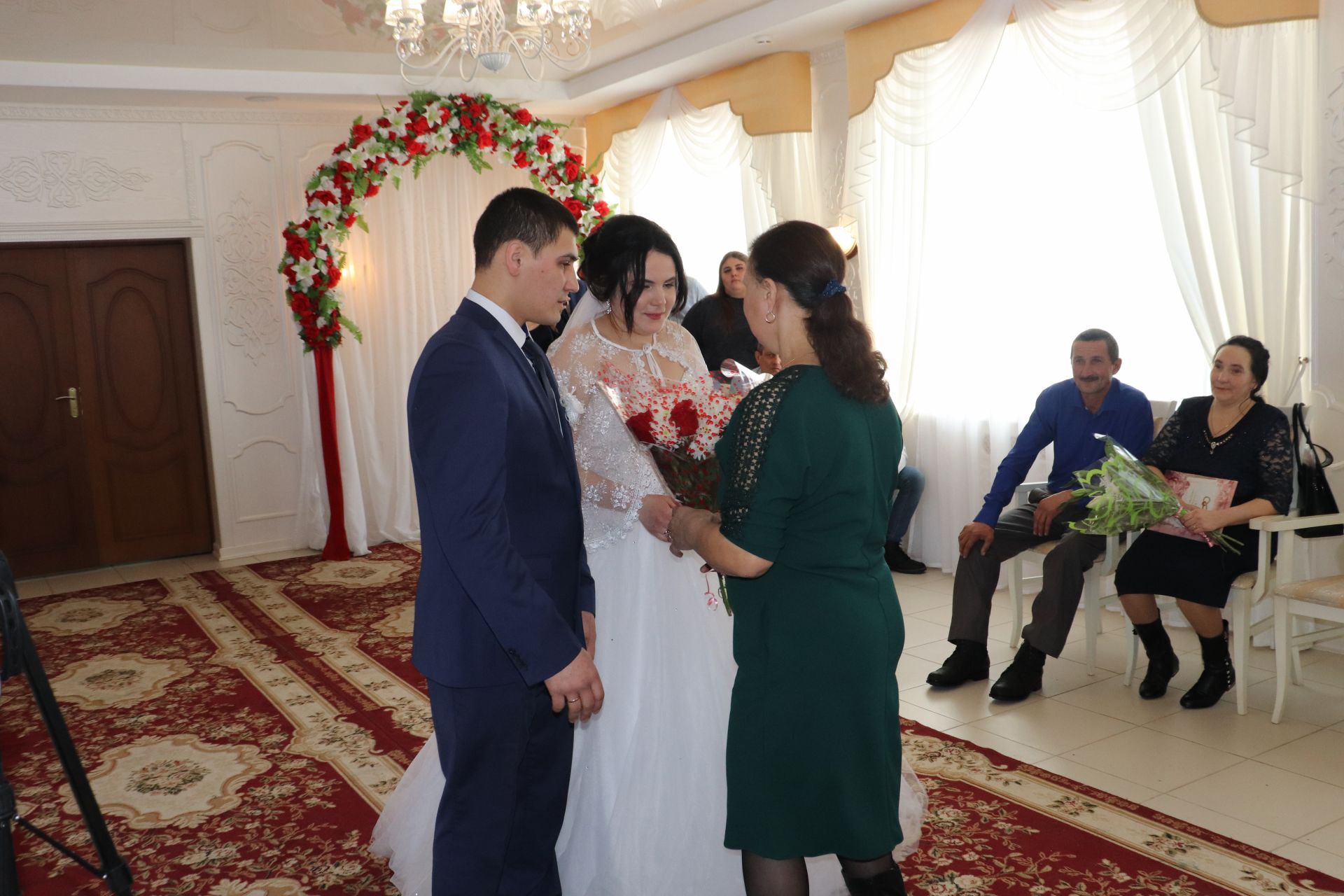 В отделе ЗАГС Алькеевского района сочетались законным браком Фанис Хайруллин и Гулина Гараева