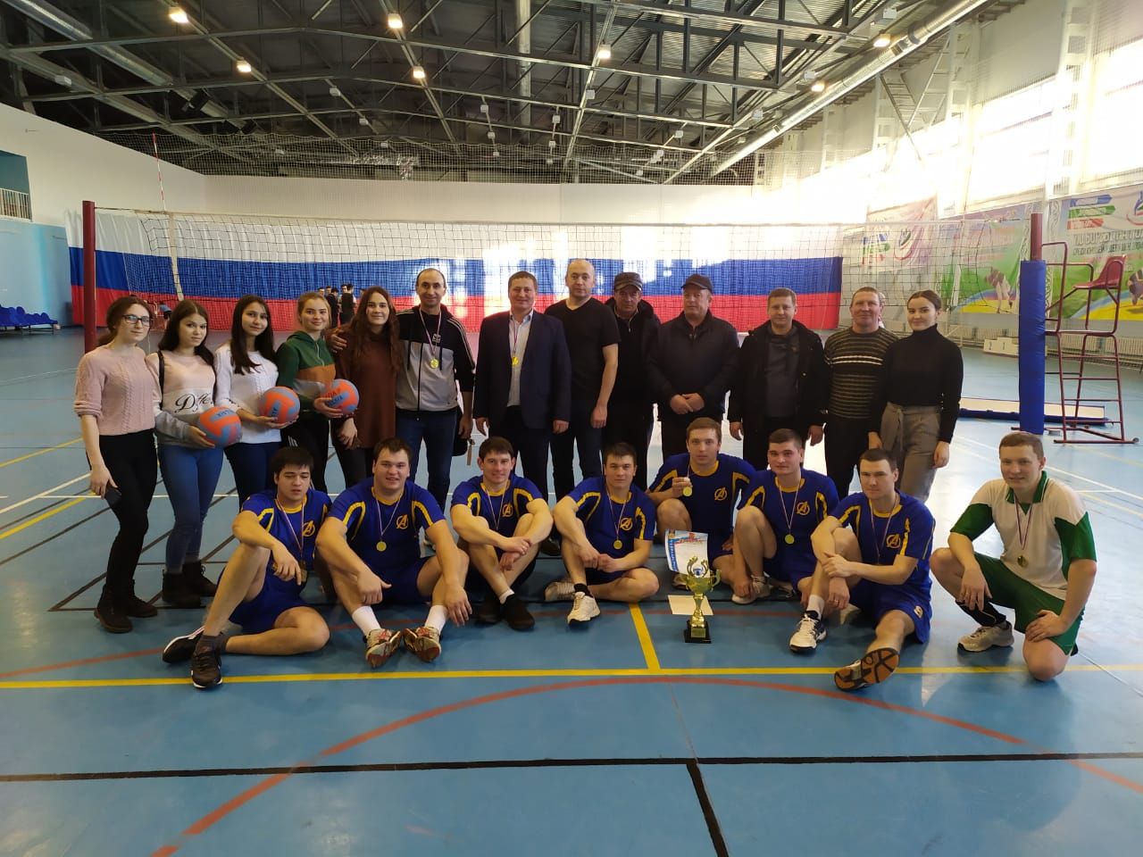Чемпионом Алькеевского районного первенства по волейболу вновь стала команда «Алпар»