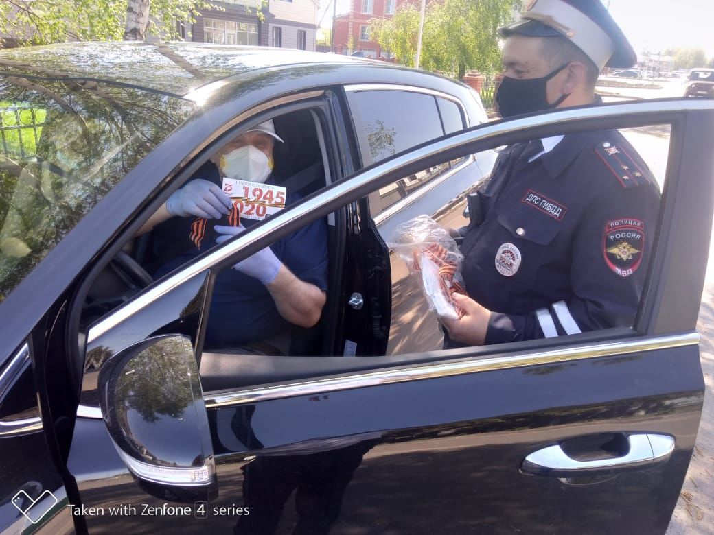 Сотрудники ГИБДД Алькеевского района раздавали участникам дорожного движения георгиевские ленточки