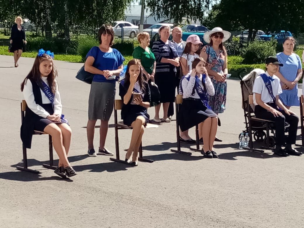 В Алькеевском районе состоялось вручение аттестатов об окончании школы