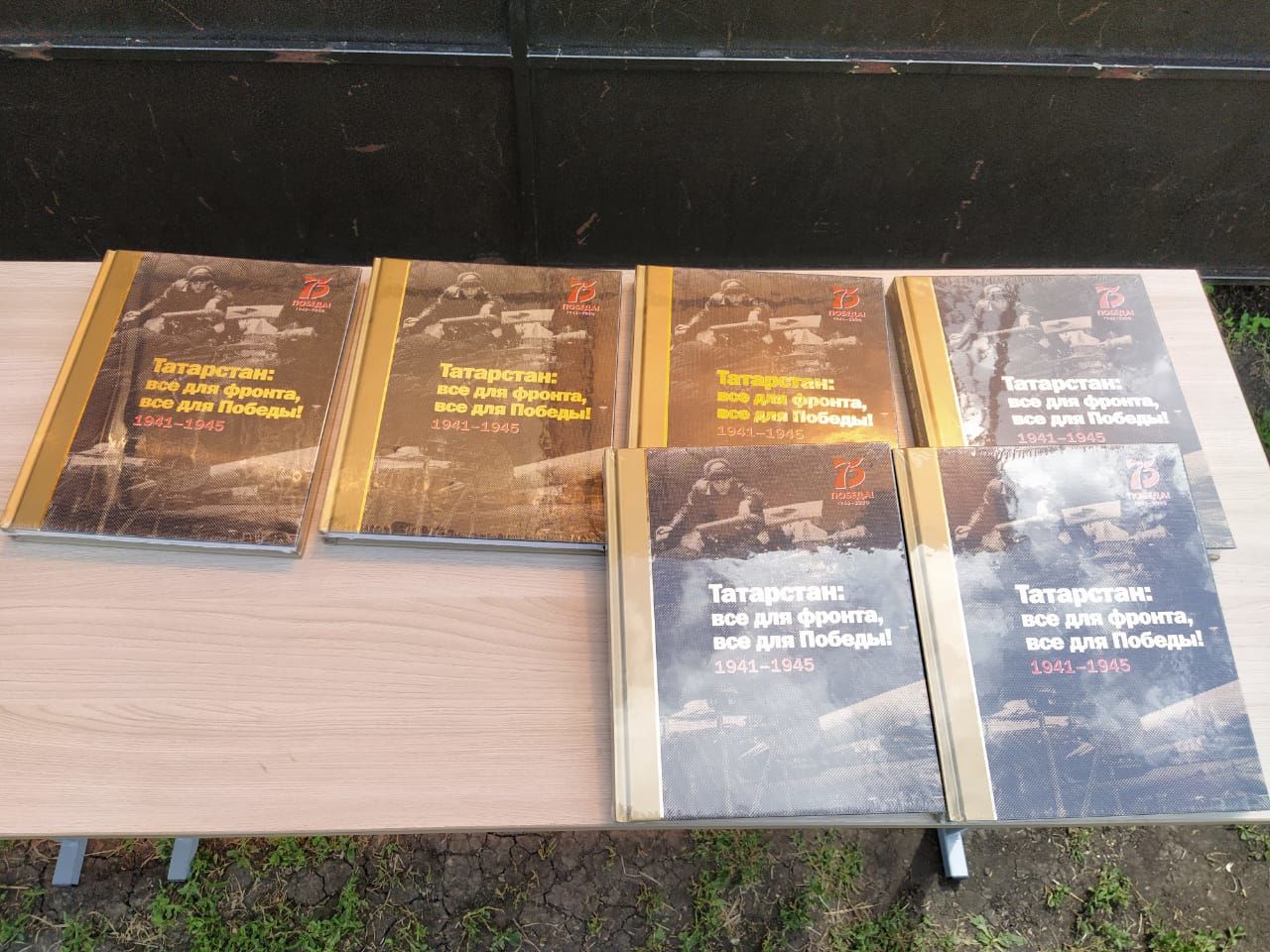 Школам и библиотеке Алькеевского района передали книги «Все для фронта, все для победы»