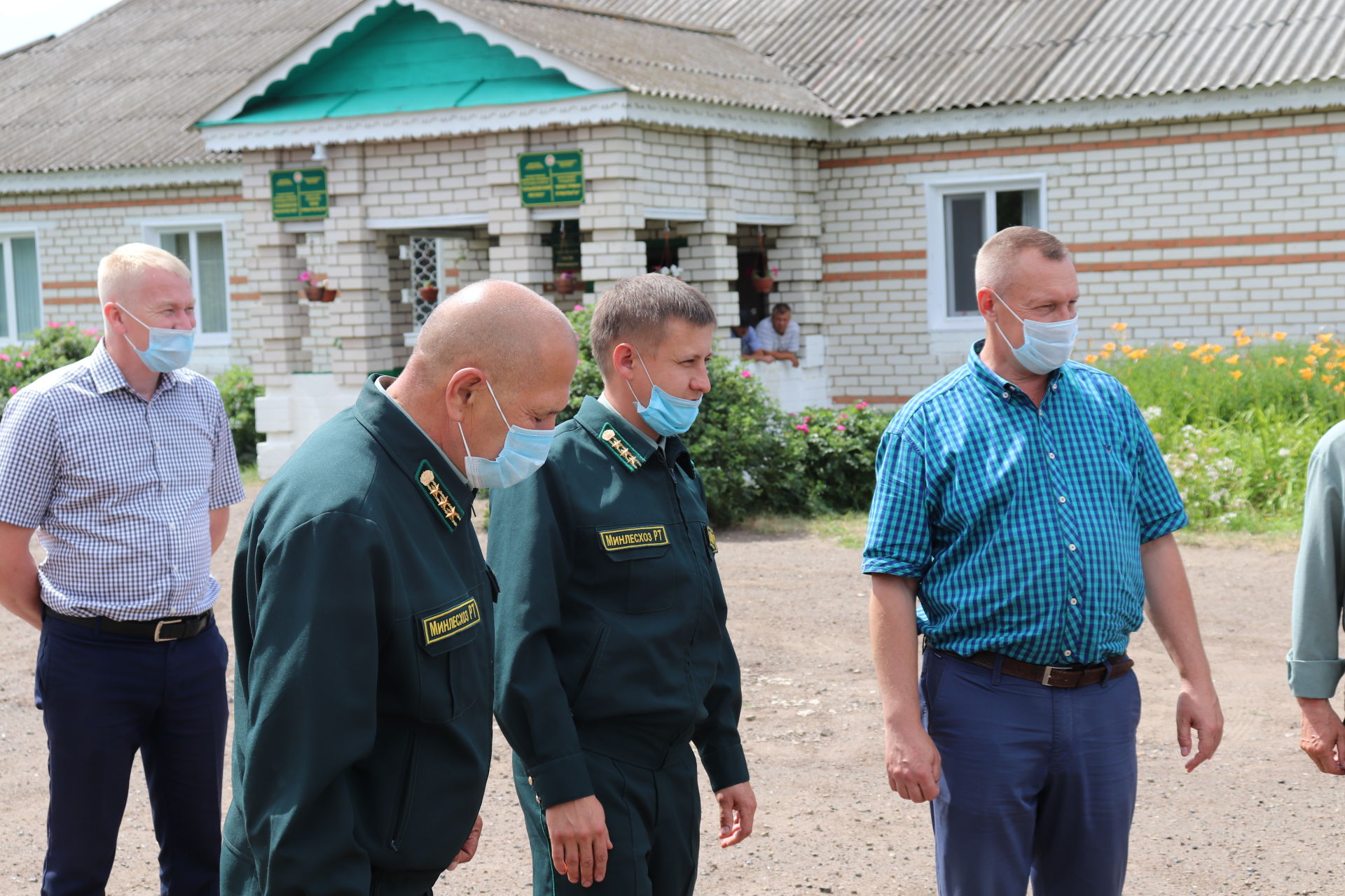 Глава Алькеевского района поздравил лесничество с пополнением автопарка