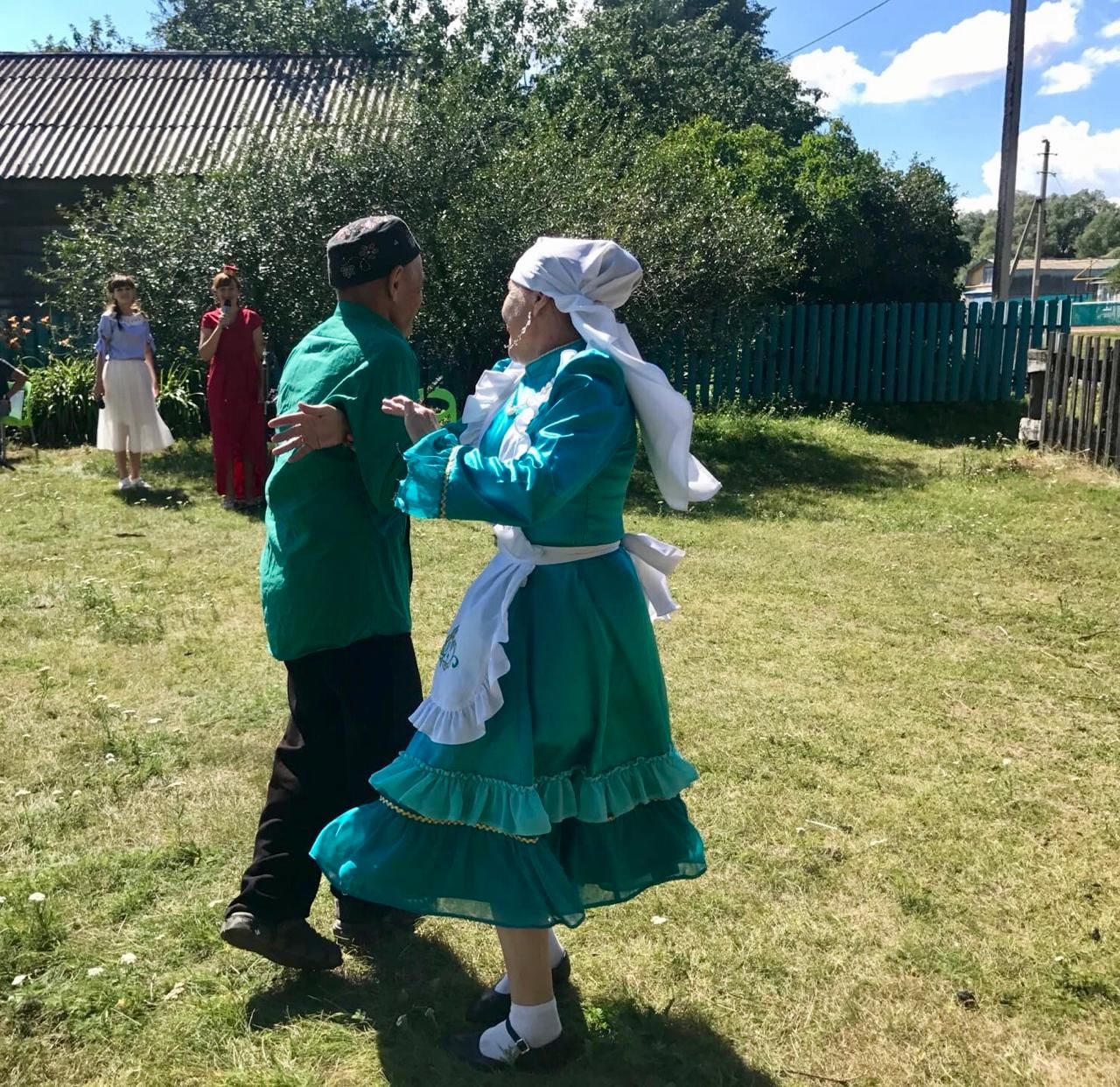 Алькеевский район: в деревнях, где нет клубов, организуются концерты