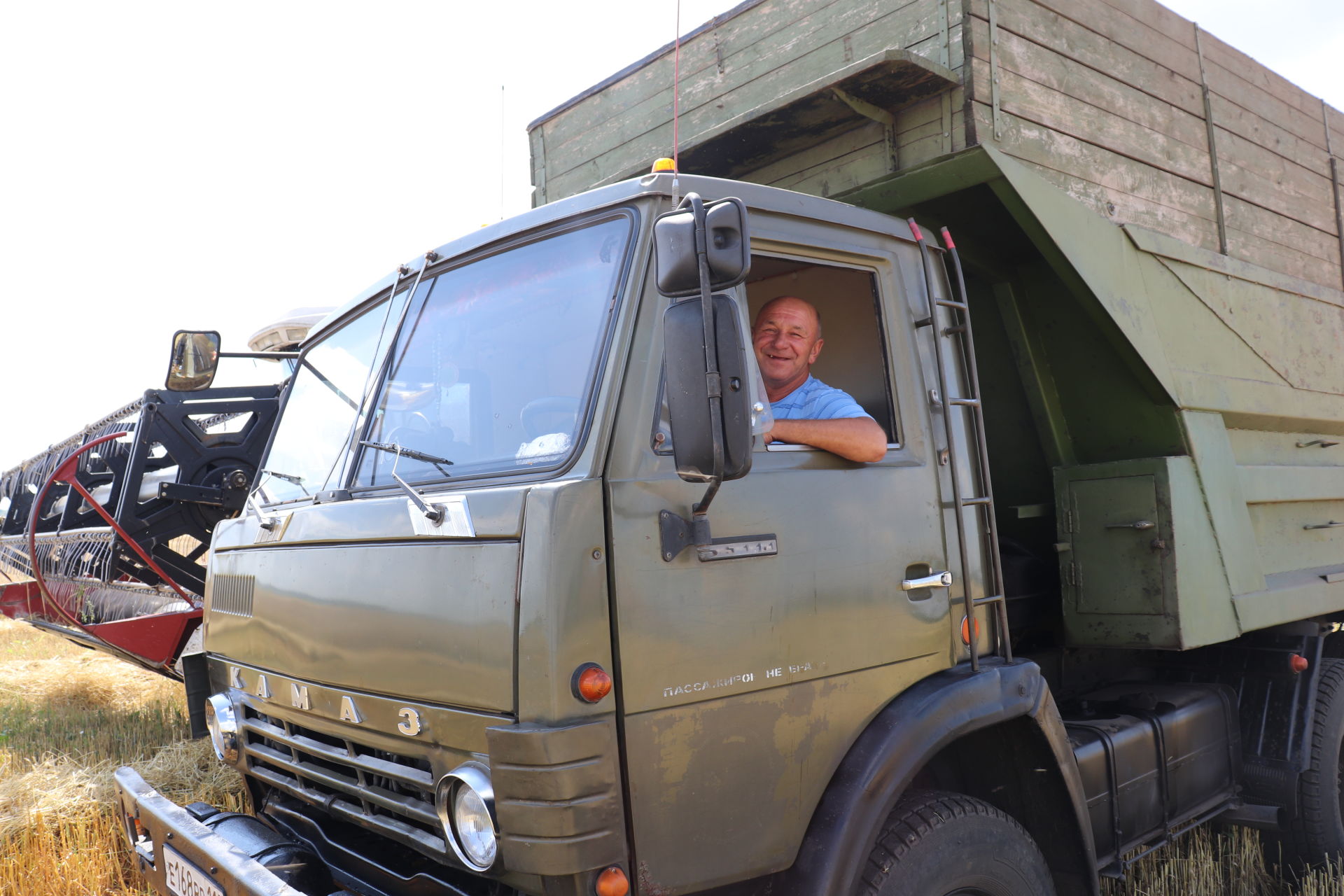 Алькеевский район: в отряде «Ургагарский» убрали более половины урожая озимой пшеницы