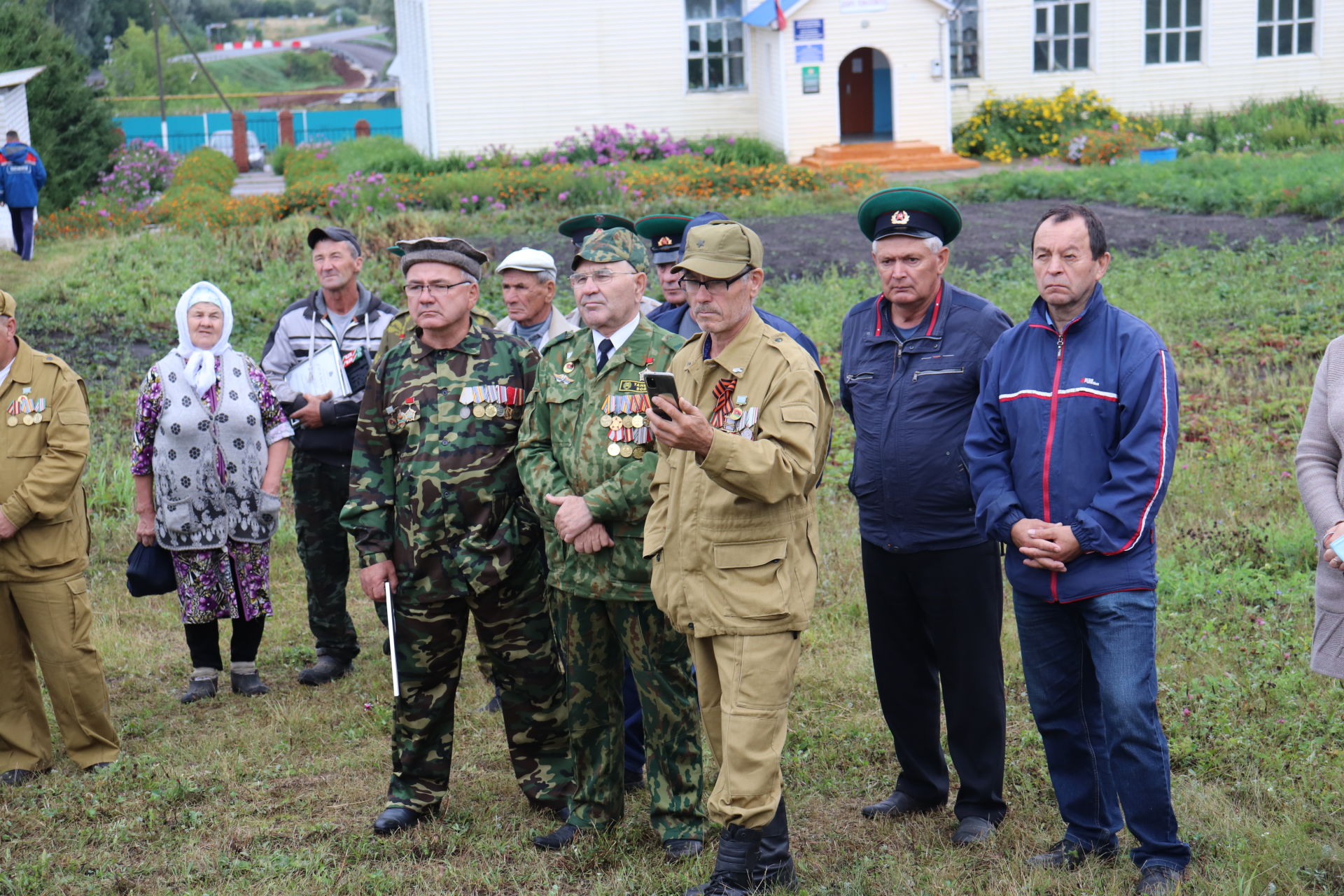 Әлки районы Апак авылында ил чикләрен саклаучылар хөрмәтенә стела ачылды