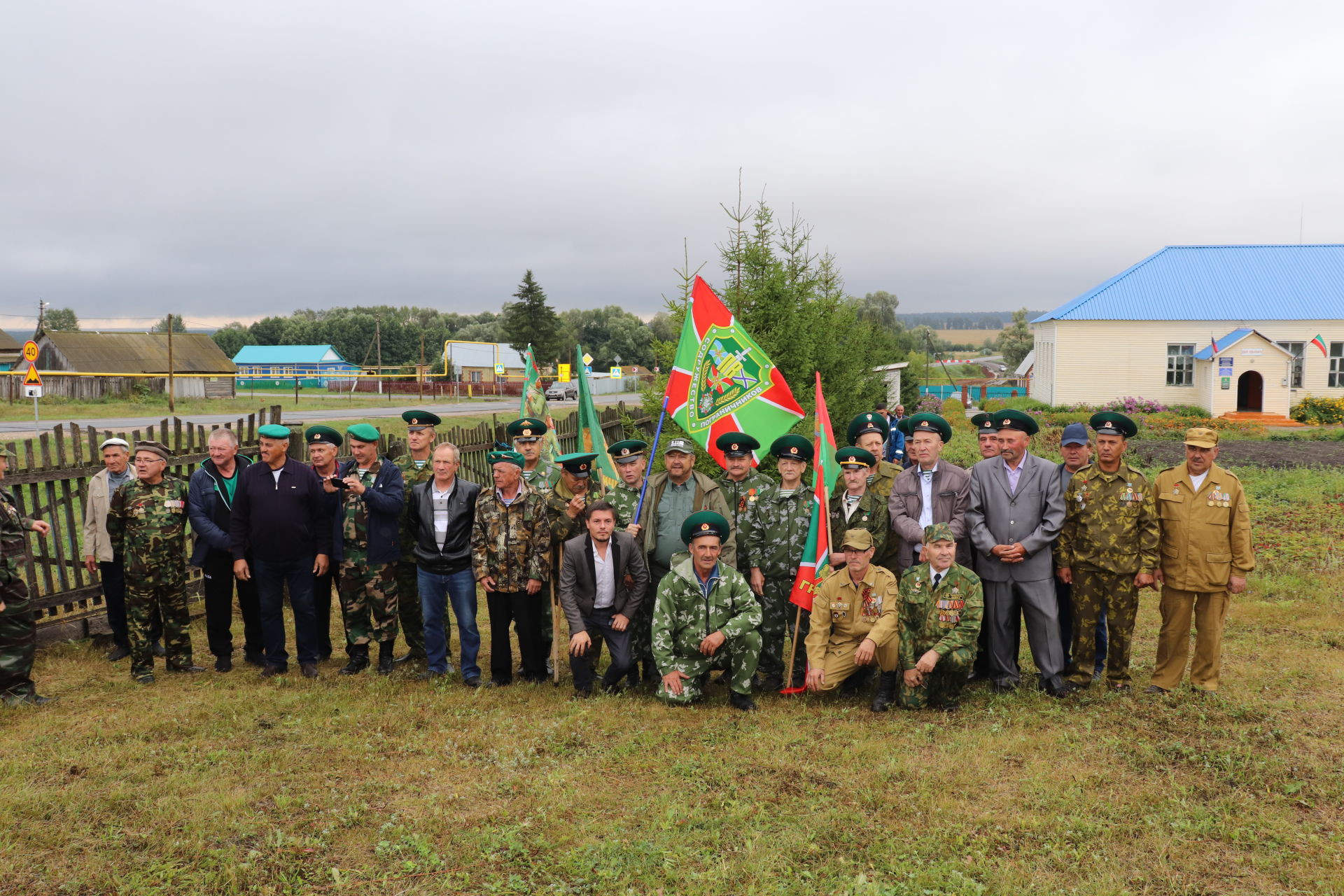 Әлки районы Апак авылында ил чикләрен саклаучылар хөрмәтенә стела ачылды