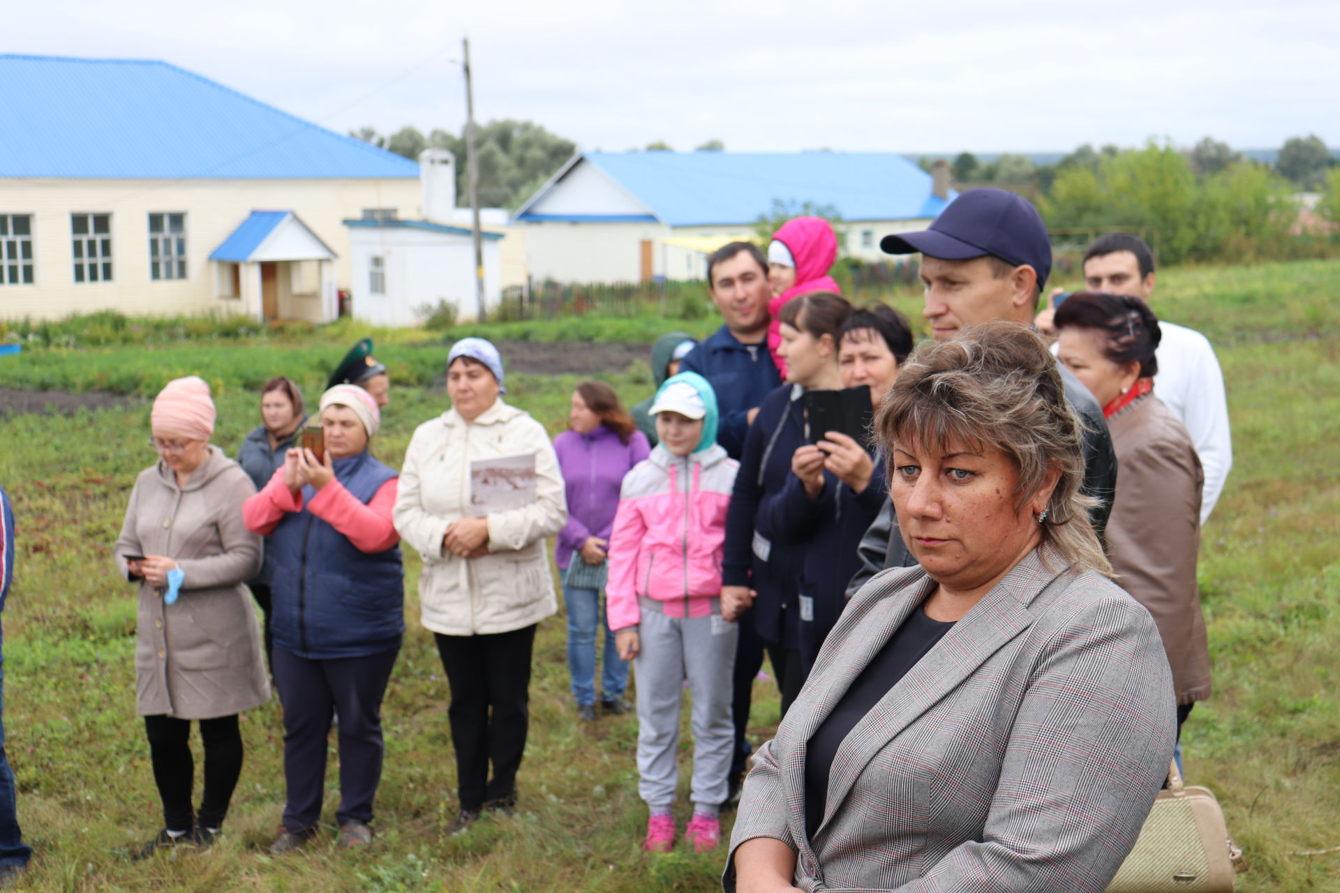 Әлки районы Апак авылында ил чикләрен саклаучылар хөрмәтенә стела ачылды