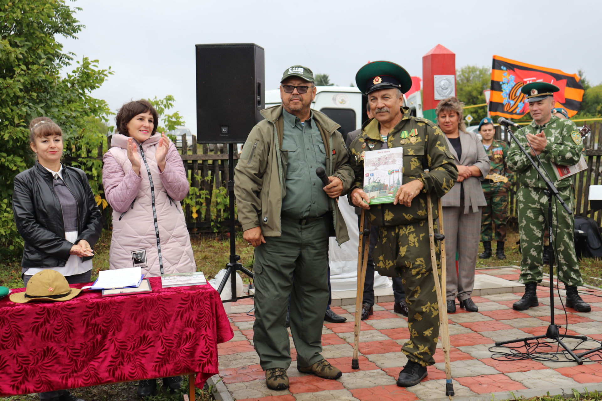 Әлки районы Апак авылында ил чикләрен саклаучылар хөрмәтенә стела ачылды