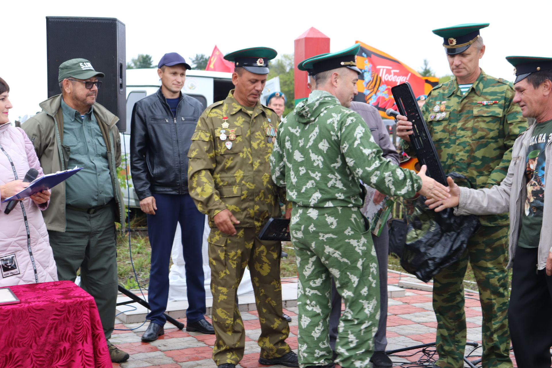 Әлки районы Апак авылында ил чикләрен саклаучылар хөрмәтенә стела ачылды