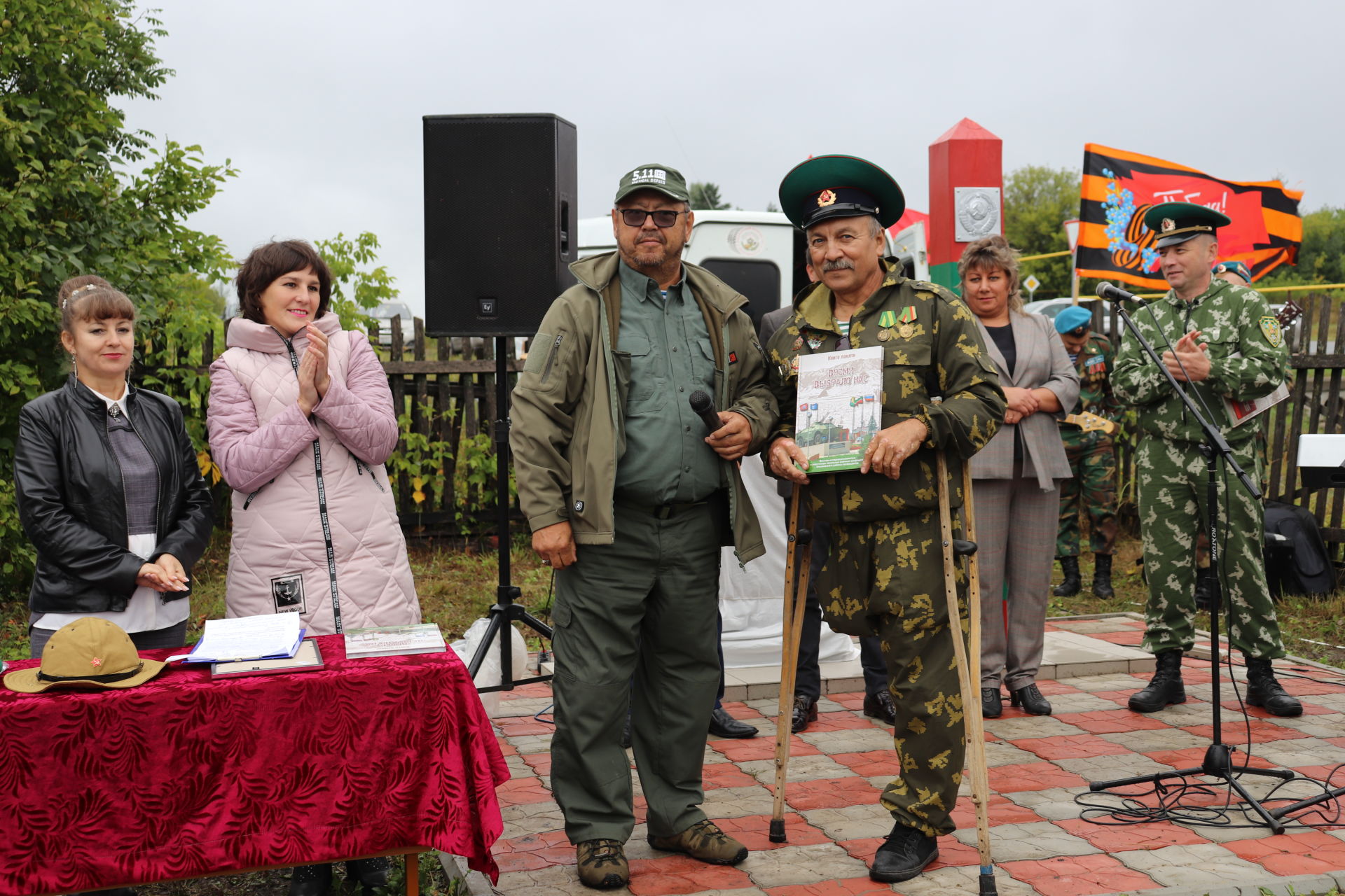 Әлки районы Апак авылында ил чикләрен саклаучылар хөрмәтенә стела ачылды