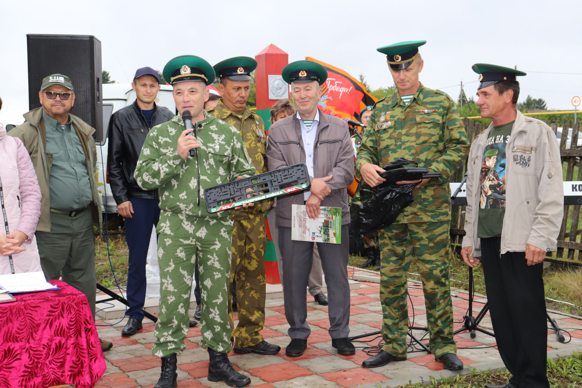 Әлки районы Апак авылында ил чикләрен саклаучылар хөрмәтенә стела ачылды