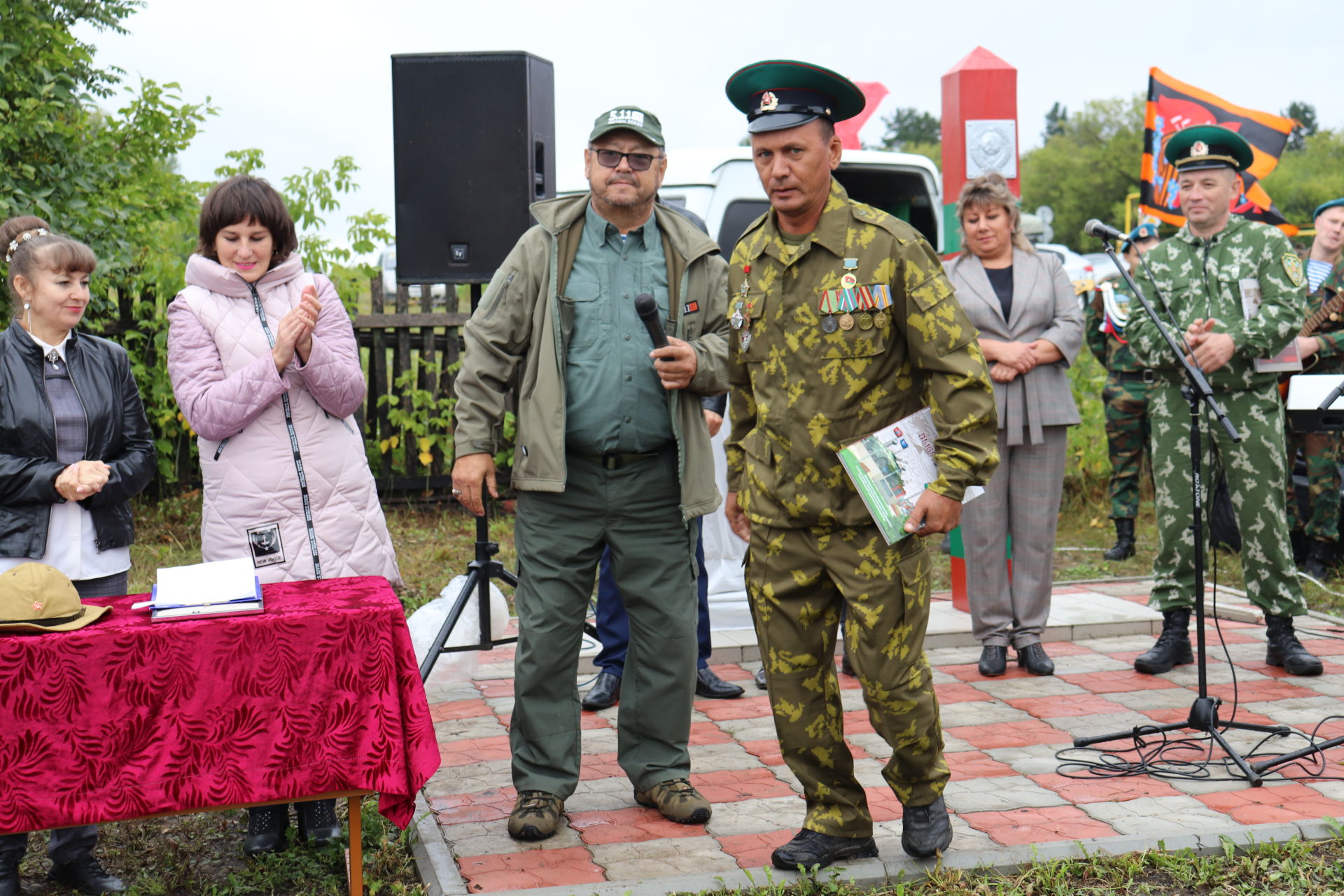 Әлки районы Апак авылында ил чикләрен саклаучылар хөрмәтенә стела ачылды