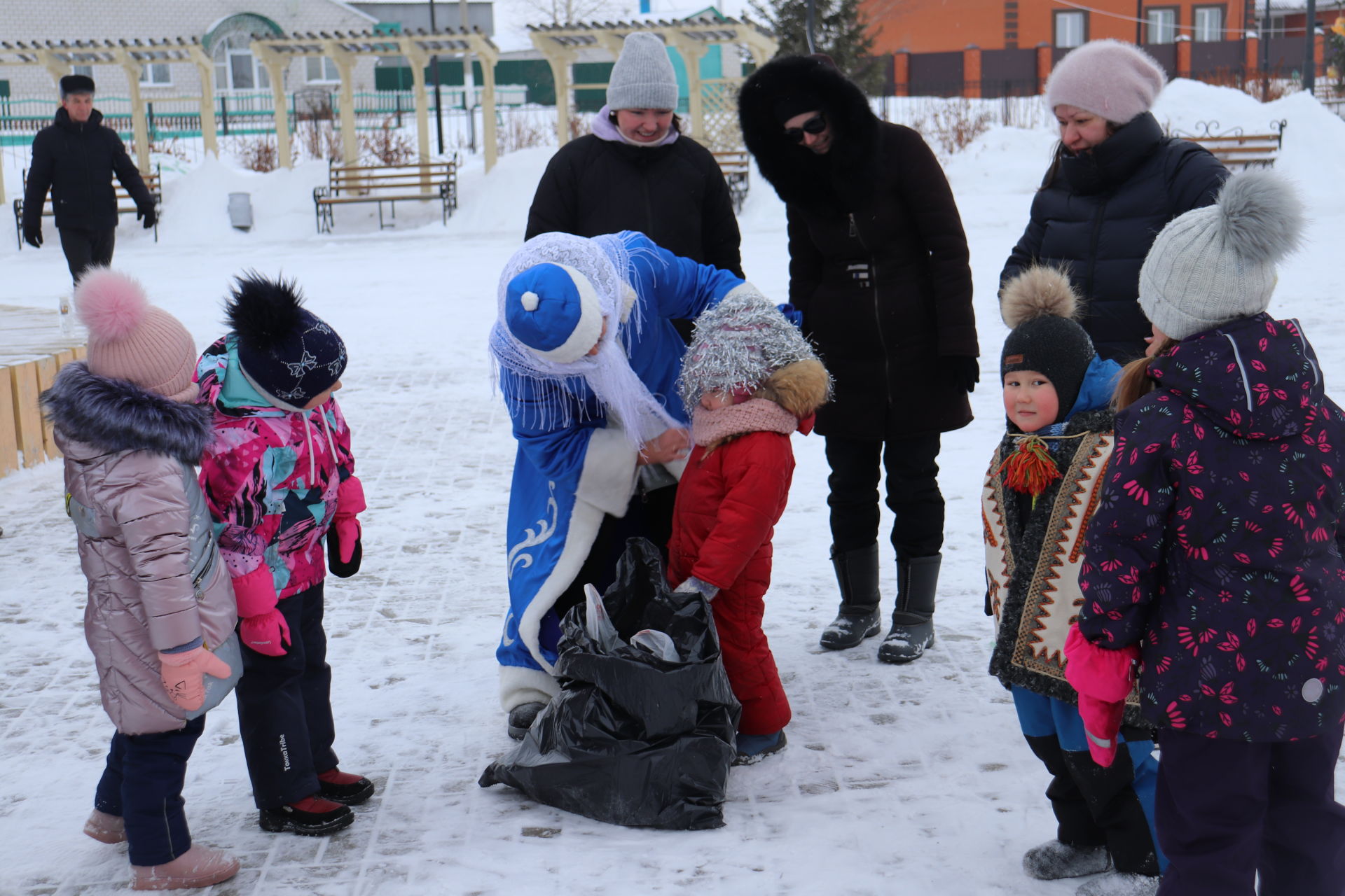 Алькеевские дети весело и дружно поиграли в “Рисуем Новый год”