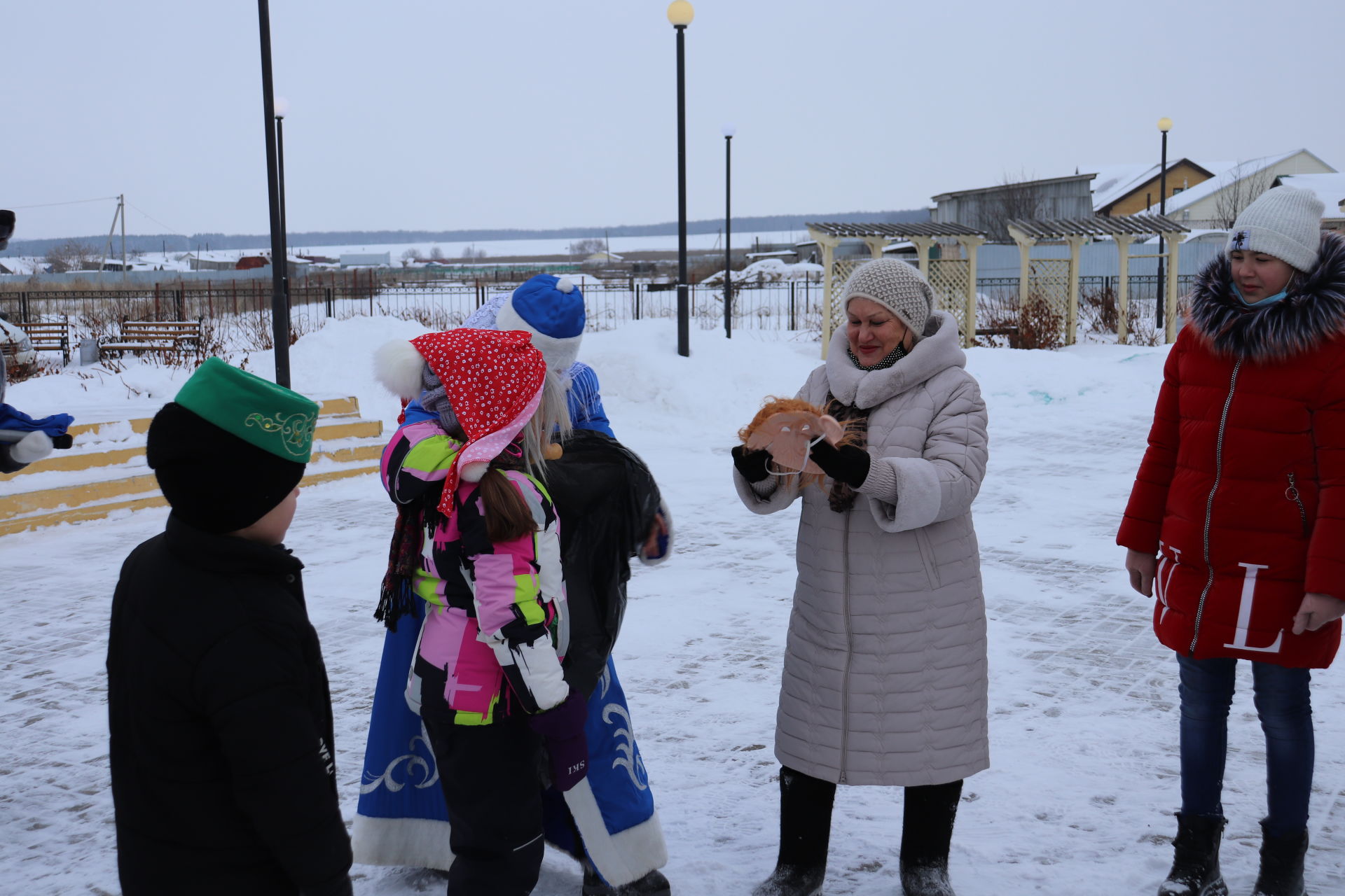 Алькеевские дети весело и дружно поиграли в “Рисуем Новый год”