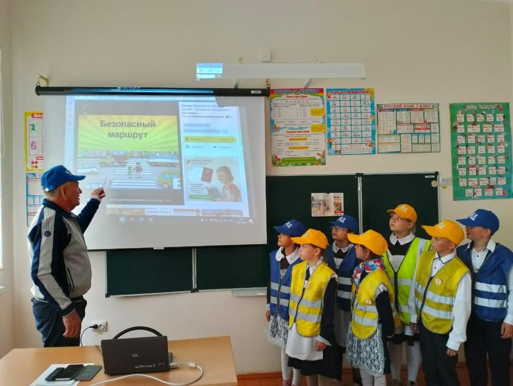 В школах​ района​ проводятся мероприятия по изучению​ безопасного маршрута «Дом-школа-дом».