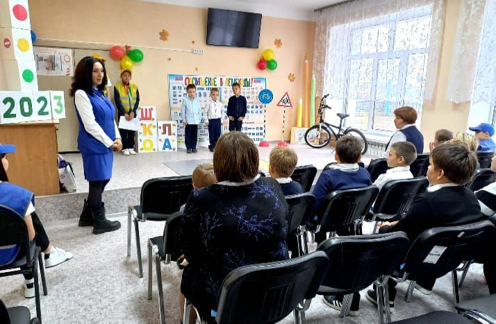 В Чувашско-Бурнаевской школе прошло мероприятие «Посвящение первоклассников в пешеходы».