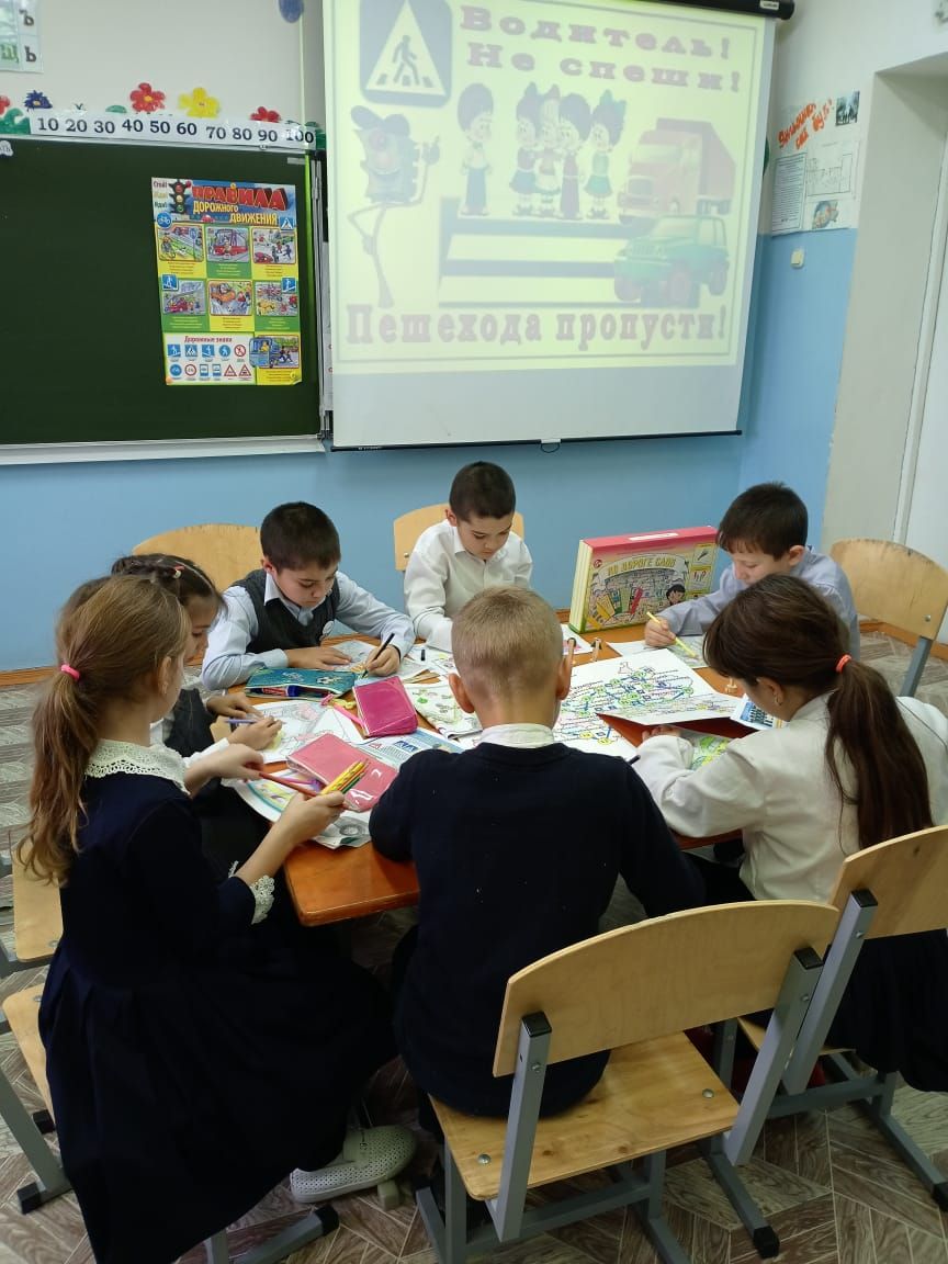 В образовательных учреждениях  Алькеевского района почтили память жертв ДТП