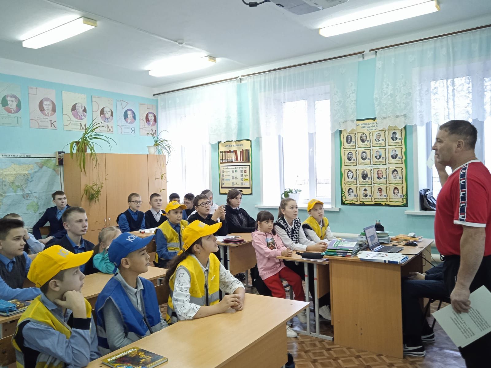 В образовательных учреждениях  Алькеевского района почтили память жертв ДТП