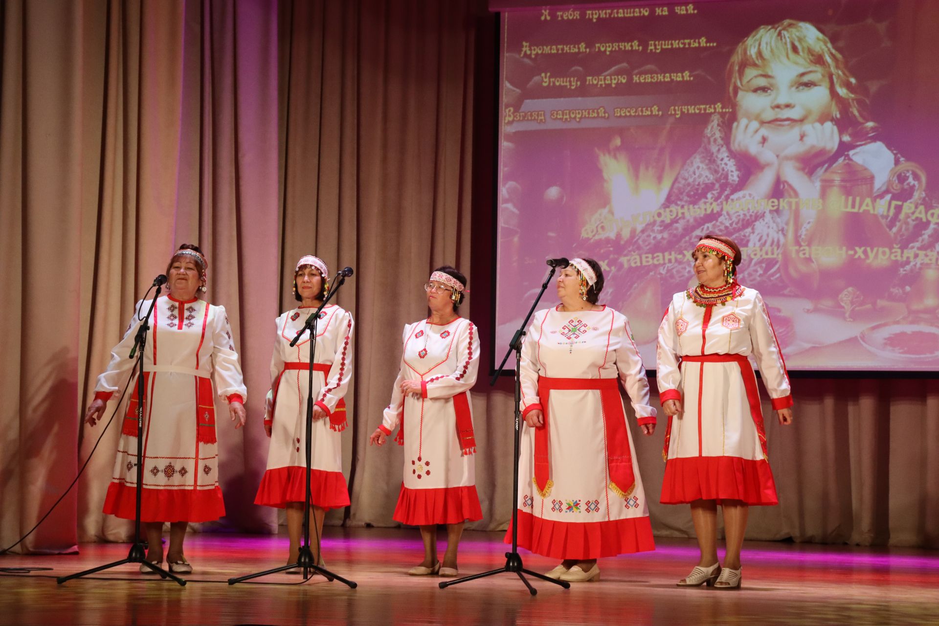 В районном доме культуры прошел смотр коллективов художественной самодеятельности сферы образования