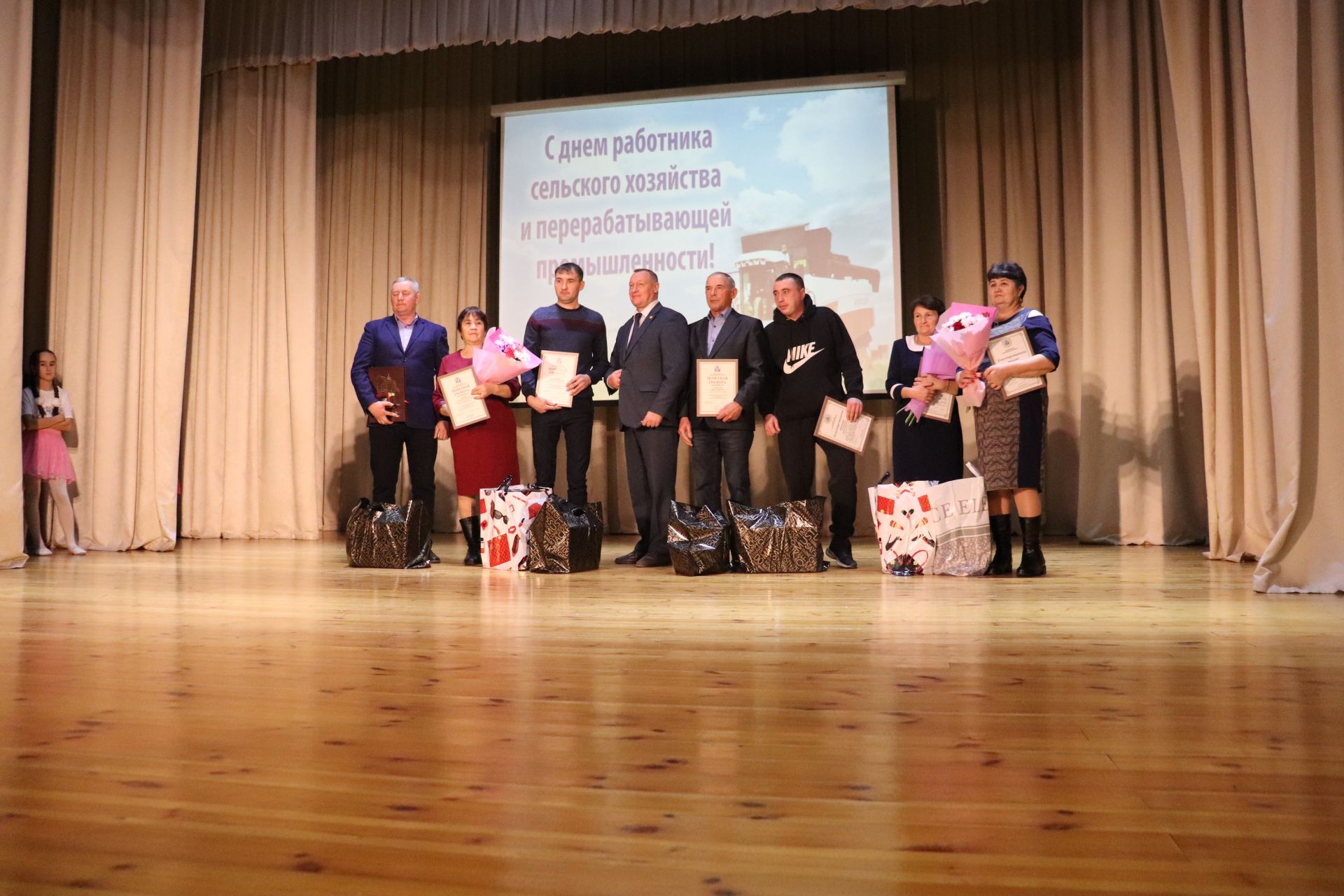 В Алькеевском районе прошло мероприятие, посвященное Дню работника сельского хозяйства и перерабатывающей промышленности