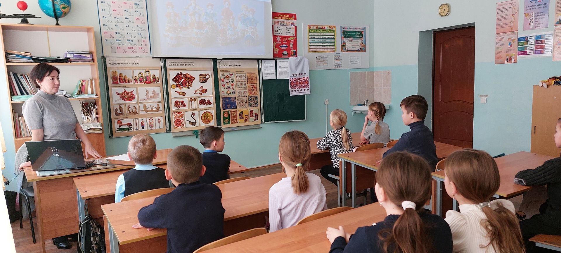 В Борискинской школе прошли классные часы на тему «Народные художественные промыслы России и Республики Татарстан»