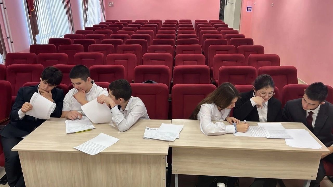 Команда Базарно-Матакской гимназии имени Наби Даули стала победителем в муниципальном этапе Интеллектуальной олимпиады